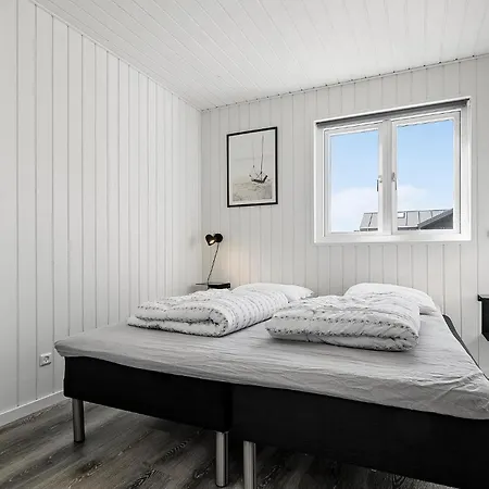 4 Bedroom In *