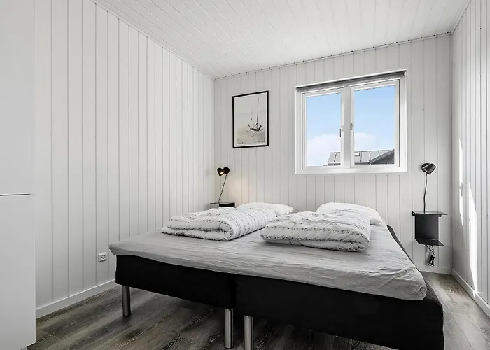 4 Bedroom In *